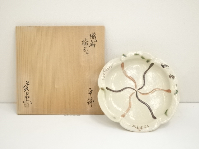 JAPANESE POTTERY ORIBE FLORAL SHAPE FLAT BOWL 